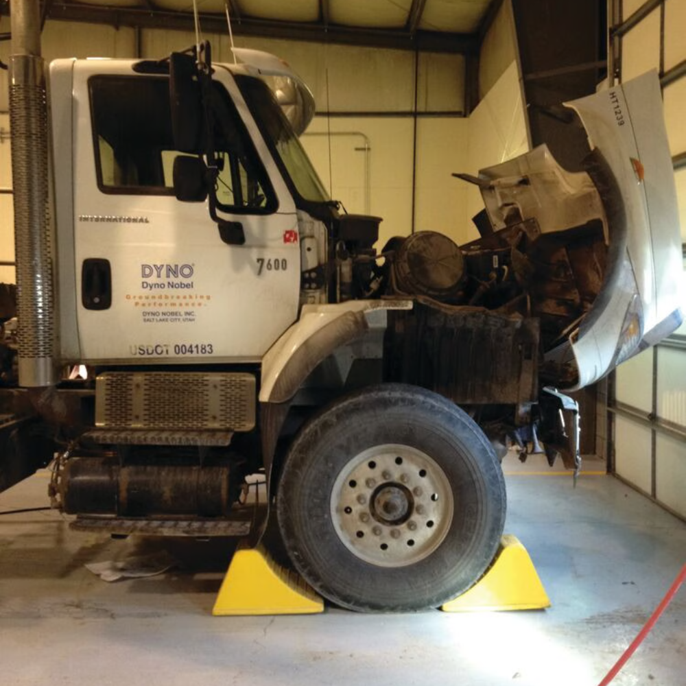 Checkers Car & Truck Checkers Fire Service & All-Terrain Rubber Pad Wheel Chock