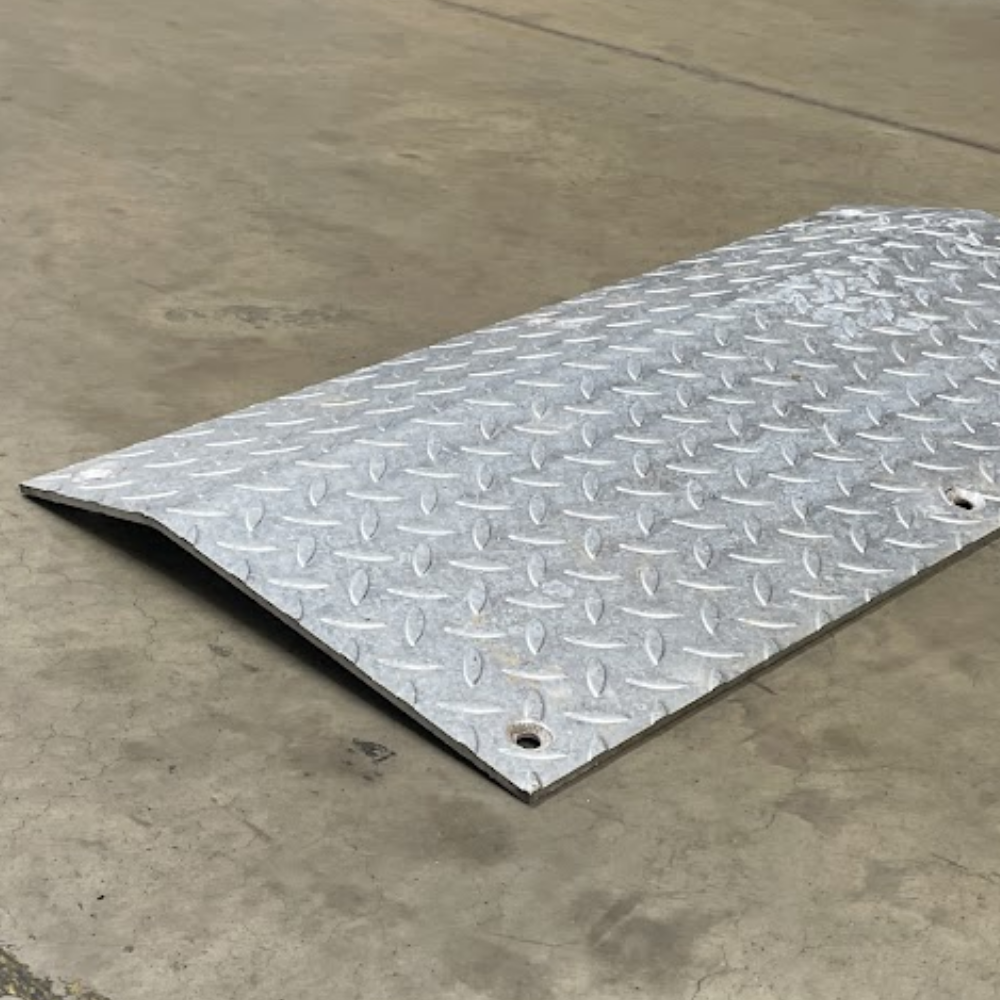 Heeve® Galvanised Steel Driveway Kerb Plate - 415mm x 800mm