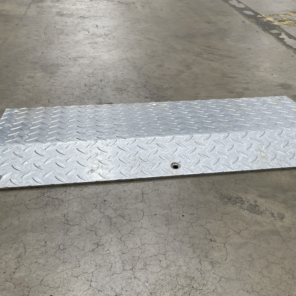 Heeve® Galvanised Steel Driveway Kerb Plate - 415mm x 800mm