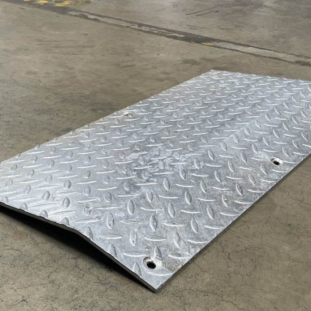 Heeve® Galvanised Steel Driveway Kerb Plate - 415mm x 800mm