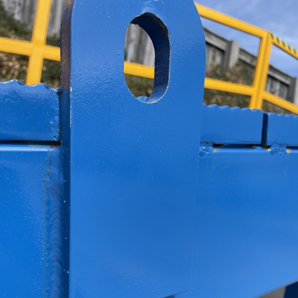 Cut-out slot on side rail of ramp for securing attachments.