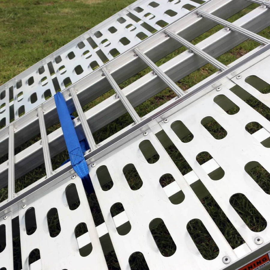 Heeve® 2.3m Aluminium Curved Folding 3-Piece Loading Ramp Bundle