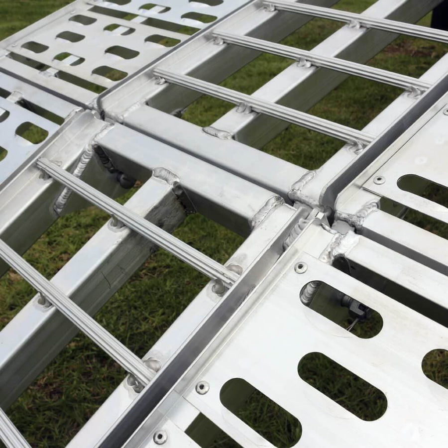 Heeve® 2.3m Aluminium Curved Folding 3-Piece Loading Ramp Bundle