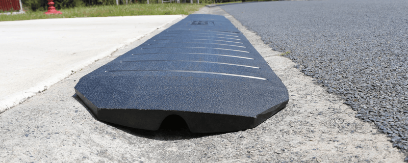 Rubber driveway kerb ramp