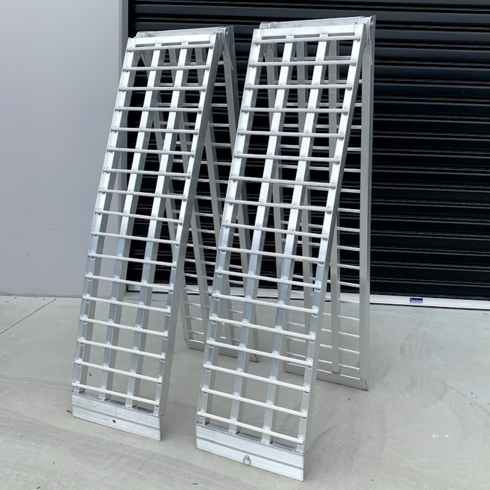 Heeve 2.3m x 680kg Heavy-Duty Curved Folding Aluminium Ramp