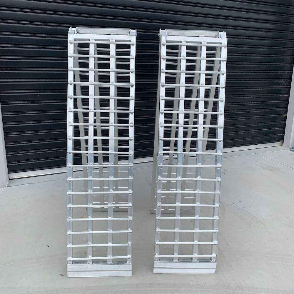 A front-facing view of two Heeve loading ramps with reinforced rungs, showing their durable build and wide load-bearing surface.