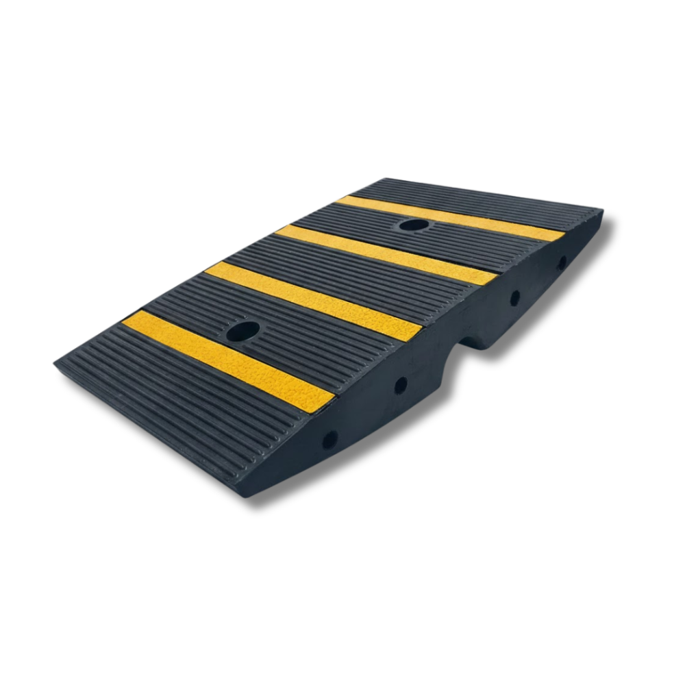 Black Heeve rubber ramp with yellow stripes on a white background