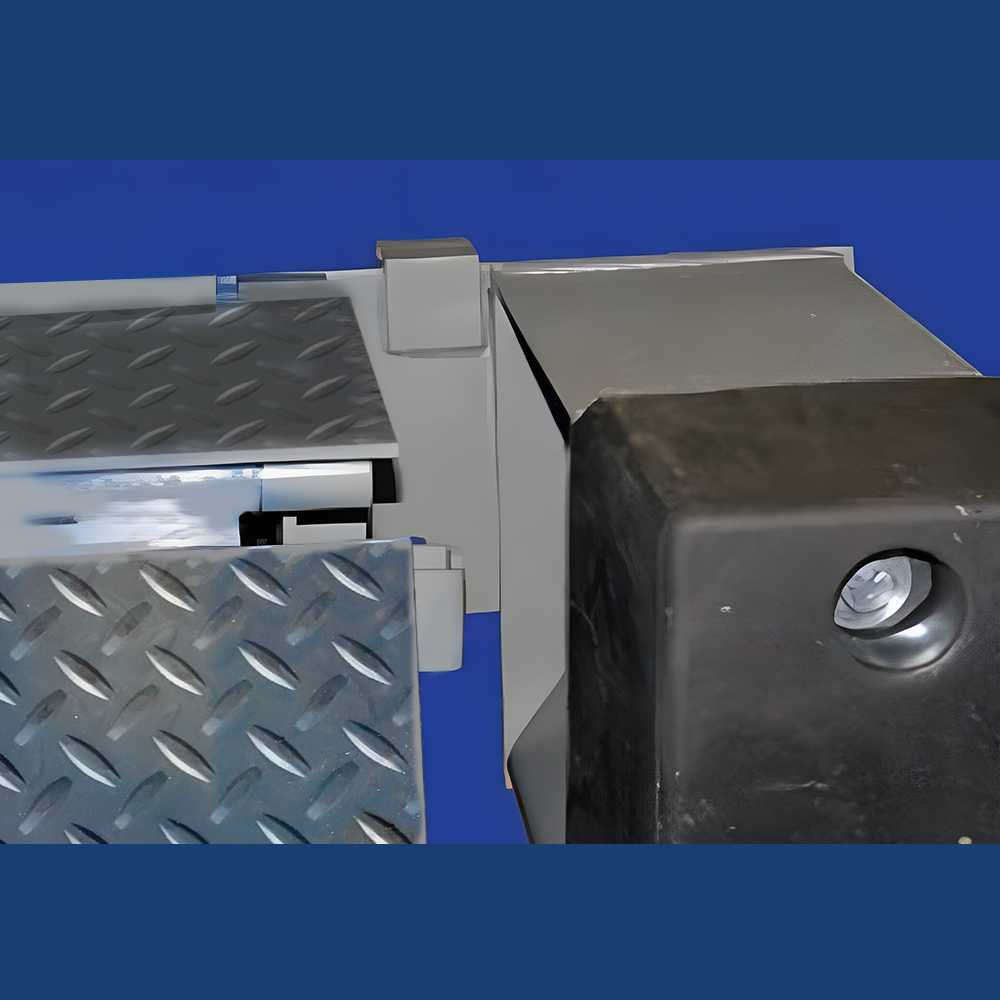 close up shot of the attached Heeve Manual Adjustable Steel Loading Dock Edge Leveller