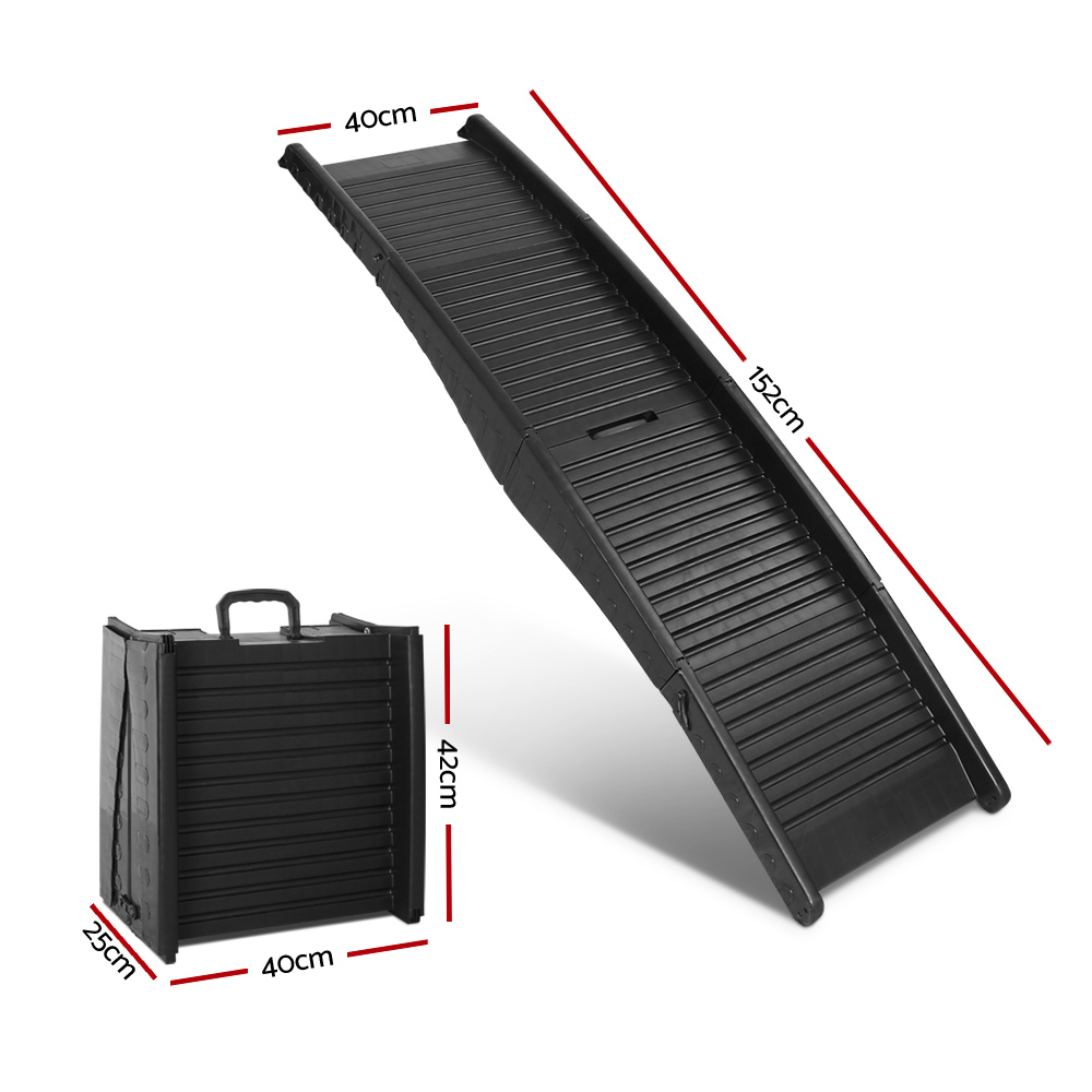 Black pet ramp with dimensions on a white background