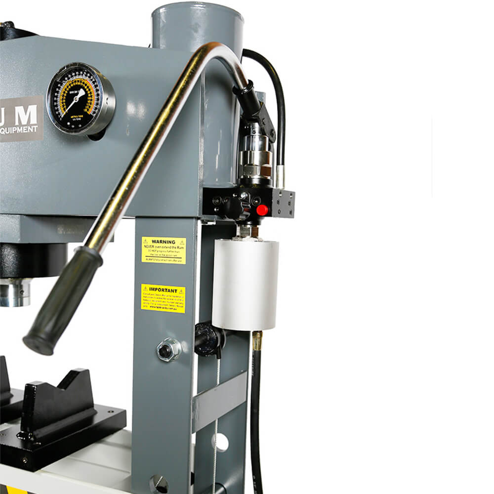 Borum Industrial Air/Hydraulic Workshop Press, 75-Tonne - Ramp Champ