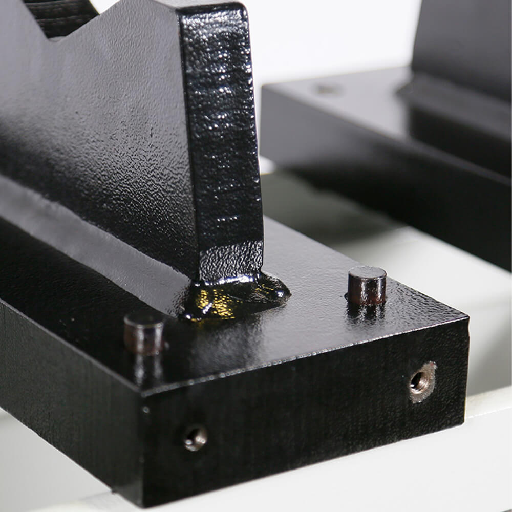 Borum Industrial Air/Hydraulic Workshop Press, 75-Tonne - Ramp Champ