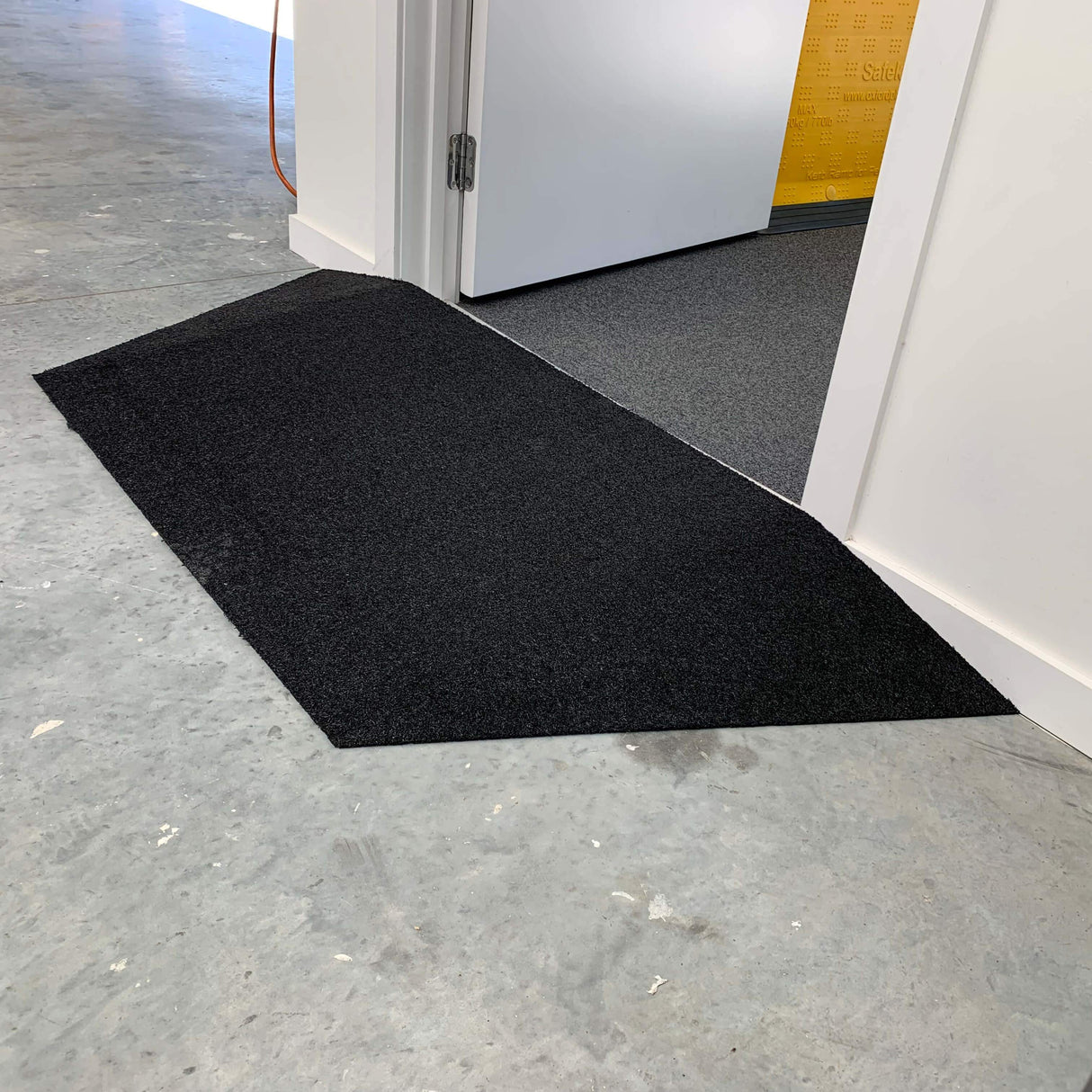 Heeve Mobility Ramps Heeve Recycled Rubber Wheelchair Threshold Door Ramp 1:10 Gradient