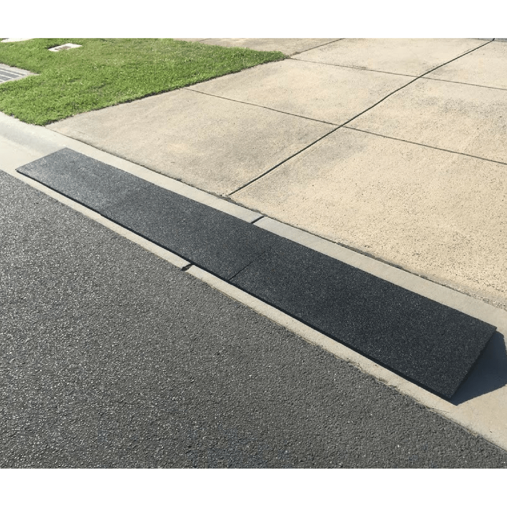Heeve Traffic Control & Parking Equipment 1m (1 x Ramp) Heeve Driveway Rec. Rubber Kerb Ramp 1m Sections for Rolled-Edge Kerb