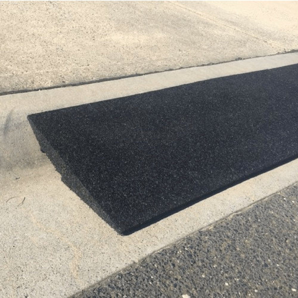 Heeve Traffic Control & Parking Equipment 1m (1 x Ramp) Heeve Driveway Rec. Rubber Kerb Ramp 1m Sections for Rolled-Edge Kerb