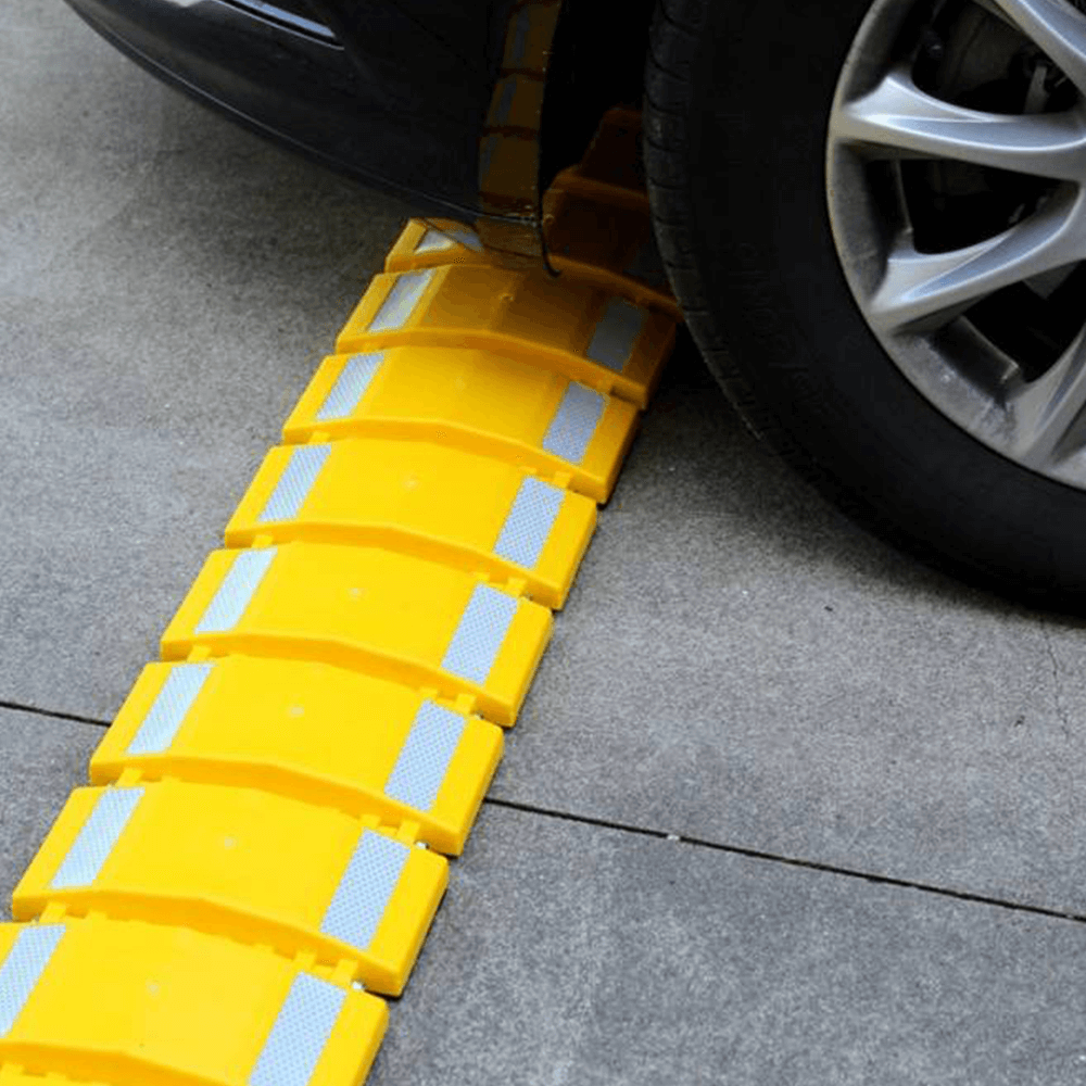 Heeve Heeve Traffic Guard Portable Roll-Up Speed Bump with Carry Bag