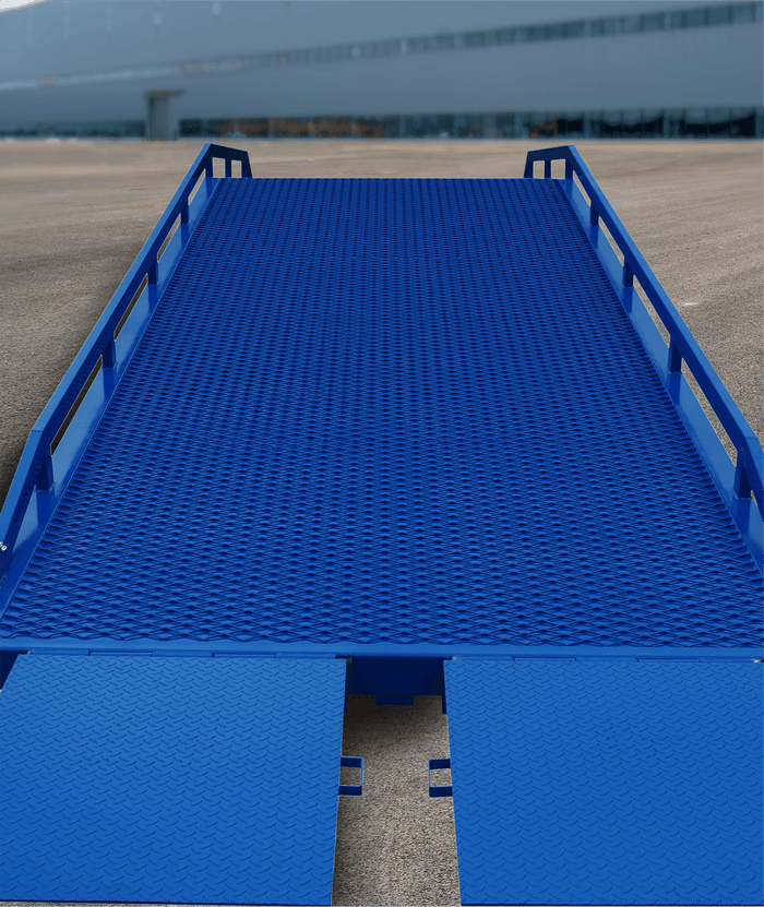 Top view of a Heeve yard ramp on a warehouse forecourt