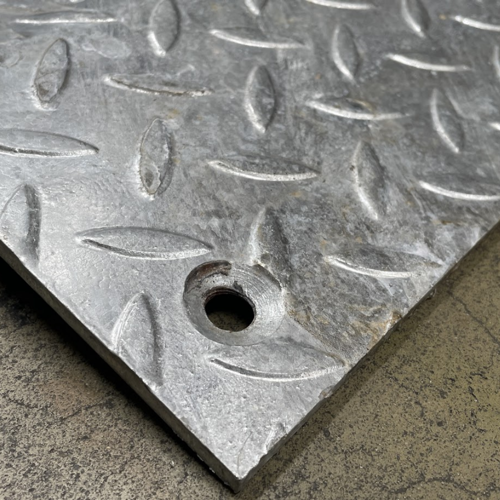 Heeve Galvanised Steel Driveway Kerb Plate - 415mm x 800mm