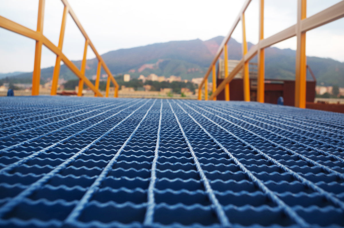 Close-up of the grated non-slip surface of a Heeve yard ramp