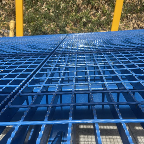 Long view of anti-slip grating surface extending across the ramp.