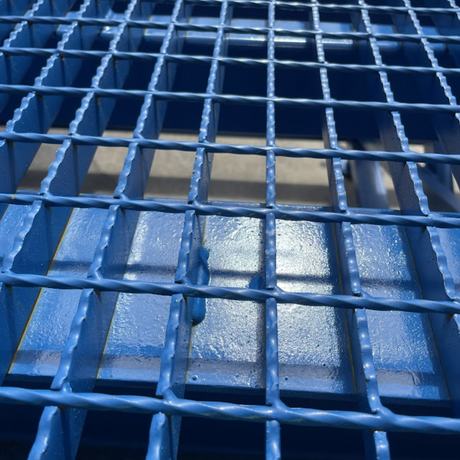 Close-up view of ramp’s blue anti-slip steel grating surface.