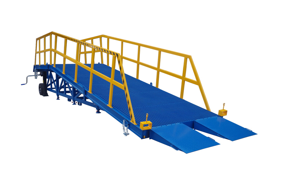 Heeve manual forklift yard ramp with yellow handrails