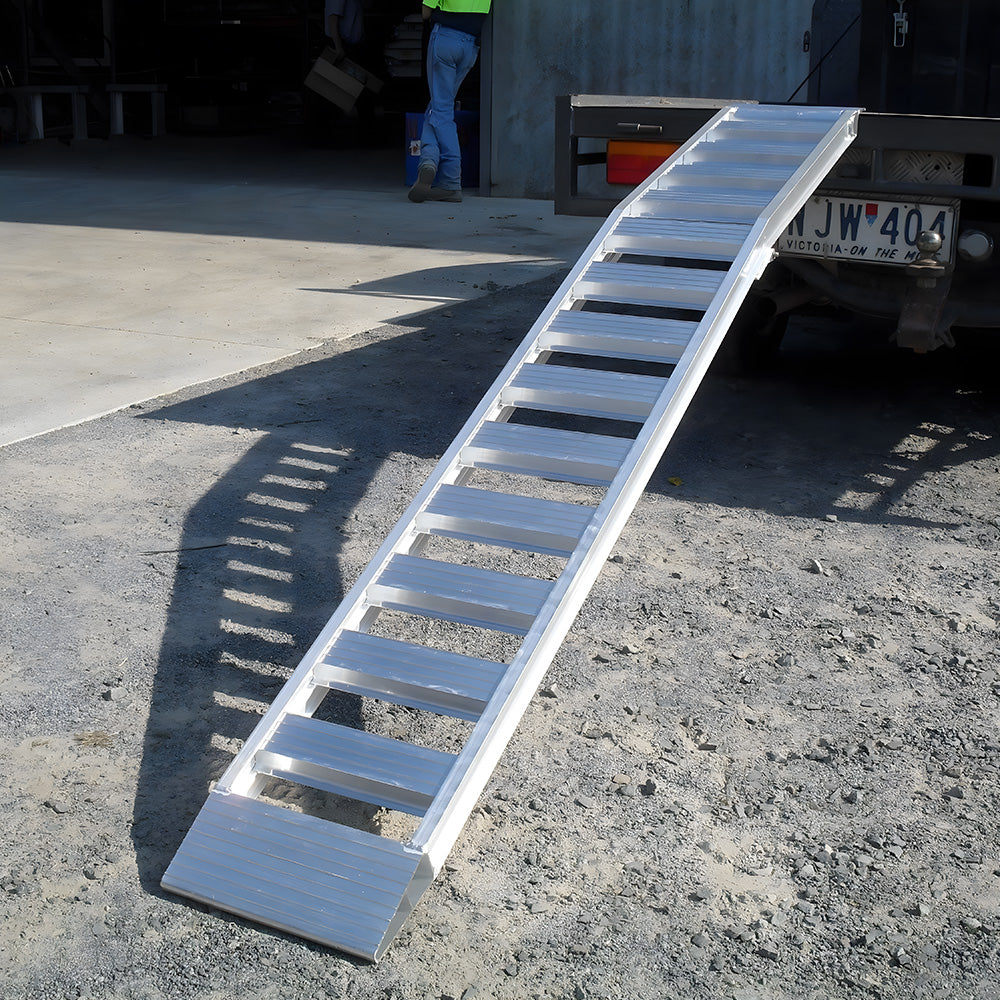 Sureweld 2.1m x 450kg Curved Foldable Aluminium Loading Ramps