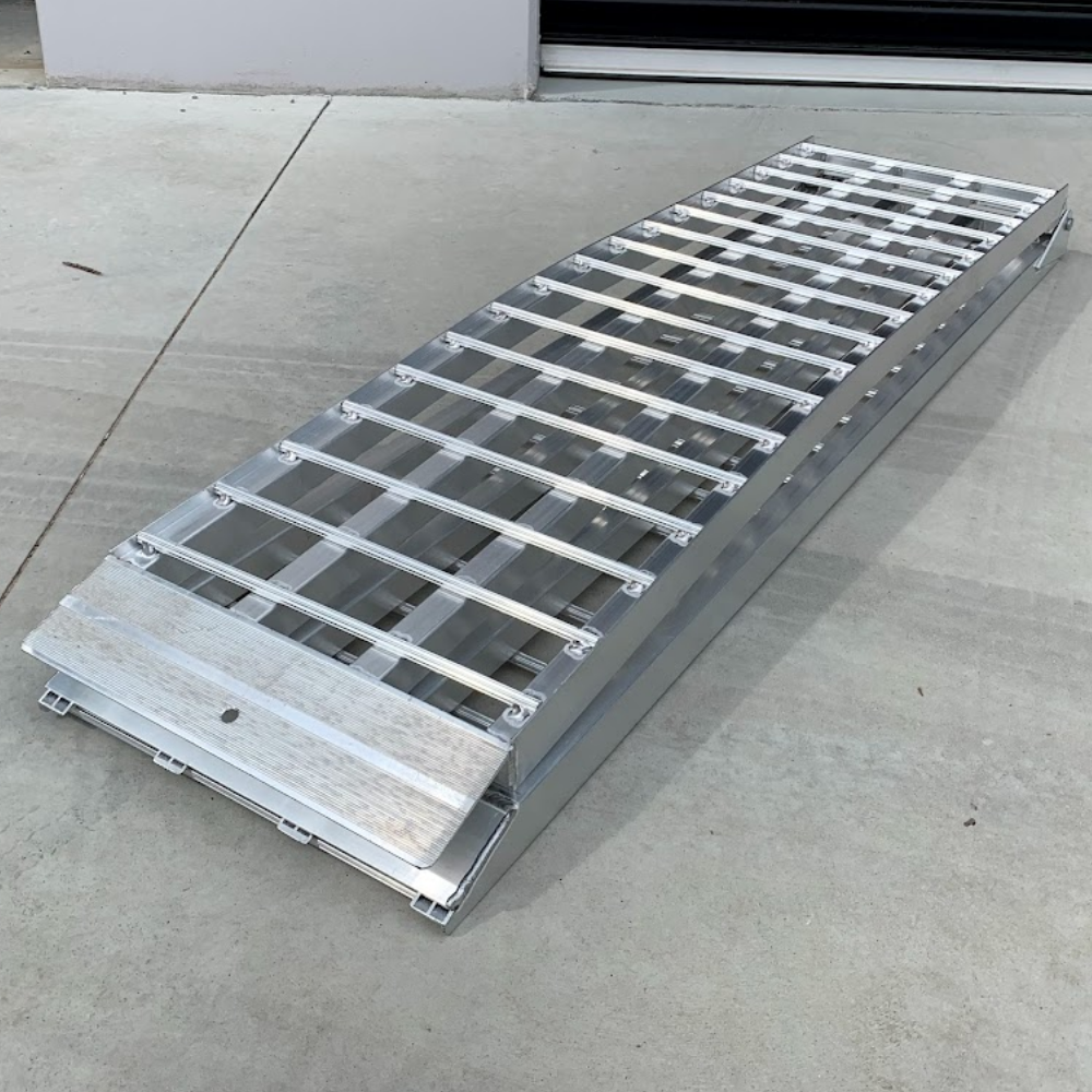 Heeve 2.3m x 680kg Heavy-Duty Curved Folding Aluminium Ramp