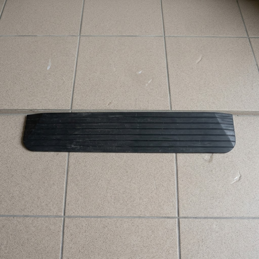 Heeve Rubber Wheelchair Threshold Ramp With Winged Edges
