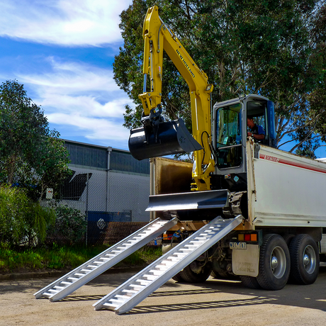 Sureweld 1.9-Tonne 2.9m x 390mm Rubber Series Aluminium Loading Ramps