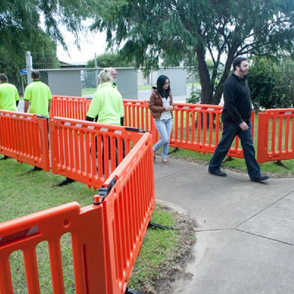 Crowded Ramp Barrier Group Crowd-Q Modular Pedestrian Separation Fence – Ramp Champ