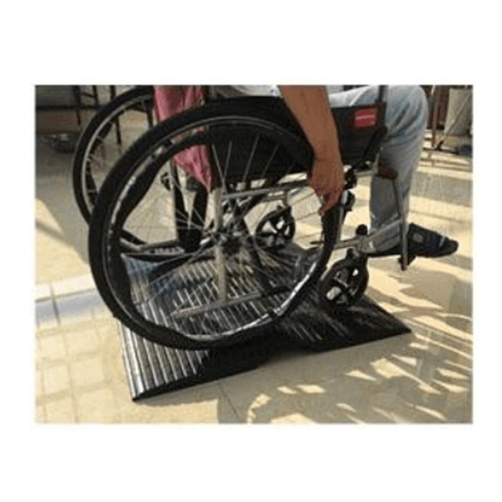 Heeve Traffic Control & Parking Equipment Heeve Solid Rubber Pedestrian Ramp 380mm Wide