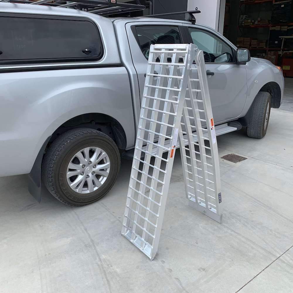 Heeve Heavy Duty Heeve 3m x 500kg Aluminium Curved Folding Heavy-Duty Motorcycle Ramp