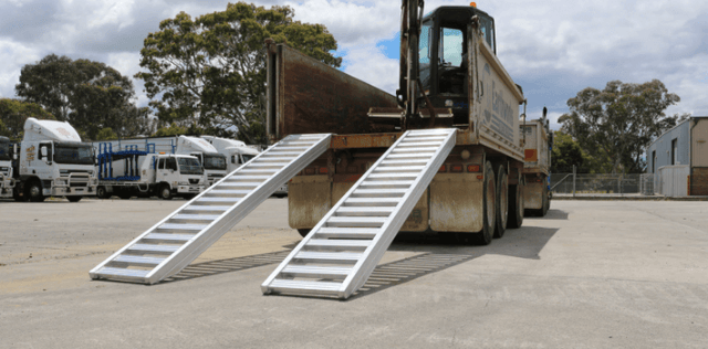 Heeve 5-Tonne 3.5m x 560mm Aluminium Loading Ramps For Rubber Tracks ...