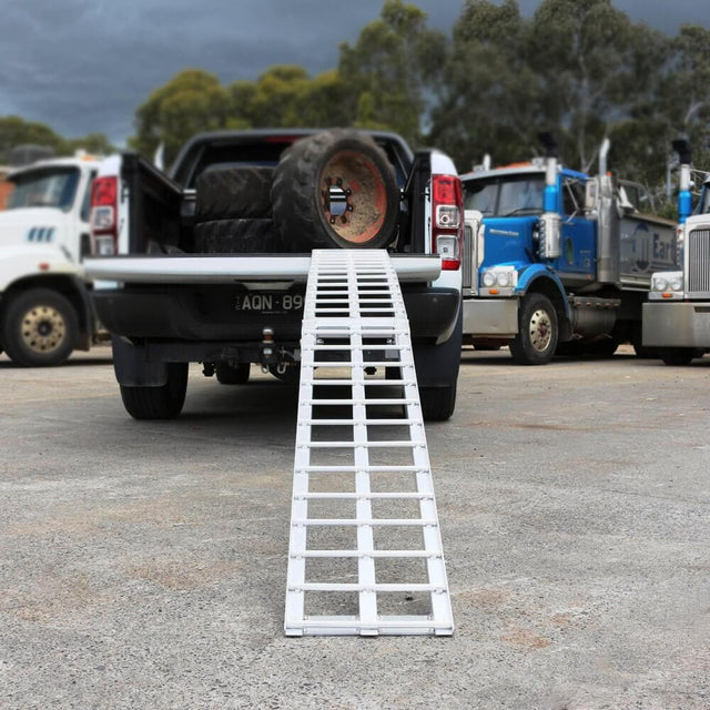 Heeve Heavy Duty Heeve 2.3m x 680kg Aluminium Curved Folding Heavy-Duty Motorcycle Ramp