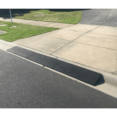 Heeve Traffic Control & Parking Equipment 1m (1 x Ramp) Heeve Driveway Rec. Rubber Kerb Ramp 1m Sections for Rolled-Edge Kerb