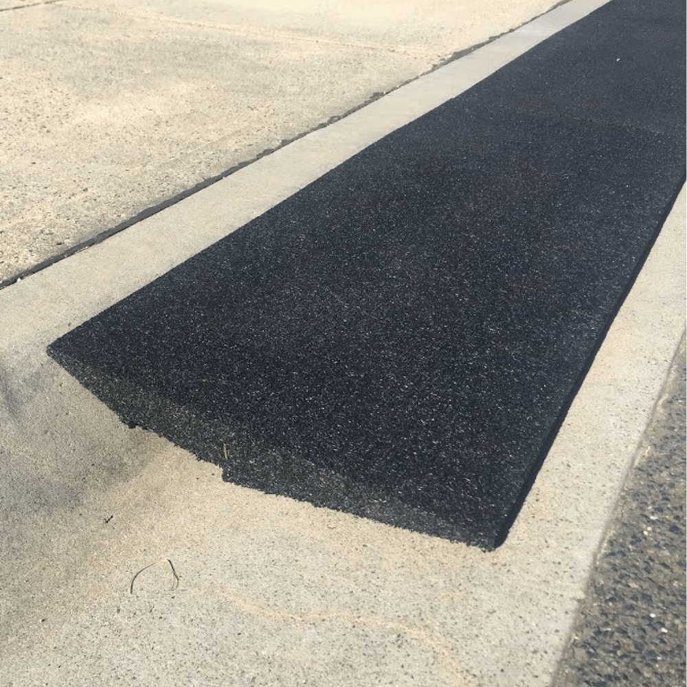 Heeve Traffic Control & Parking Equipment 1m (1 x Ramp) Heeve Driveway Rec. Rubber Kerb Ramp 1m Sections for Rolled-Edge Kerb