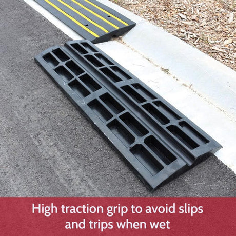 Heeve Traffic Control & Parking Equipment 1.2m (1 x Ramp) Heeve Driveway Rubber Kerb Ramp in 1.2m Sections for Rolled-Edge Kerb