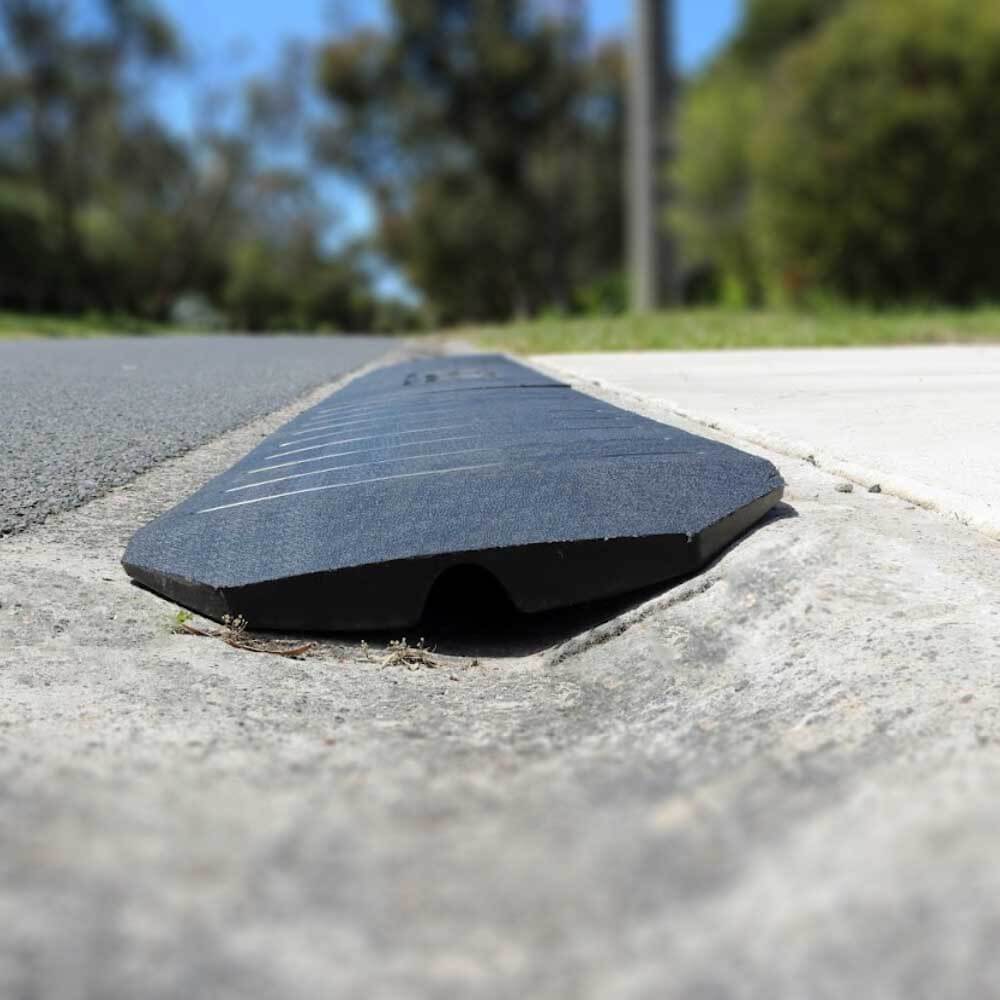 Heeve Traffic Control & Parking Equipment Heeve Premium Driveway Rubber Kerb Ramp 4.8m Kit for Rolled-Edge Kerb