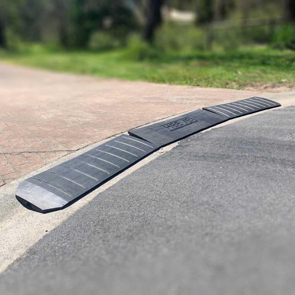 Heeve Heeve Premium Driveway Rubber Kerb Ramp 3.6m Kit for Rolled-Edge Kerb